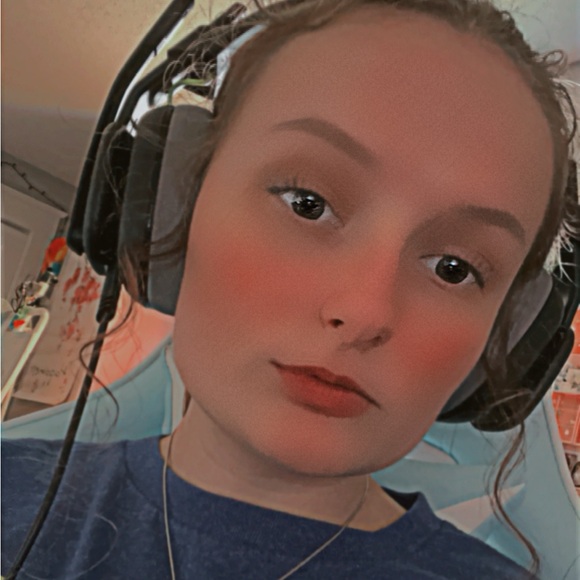 Meet your Posher, Amanda - Picture 1 of 1